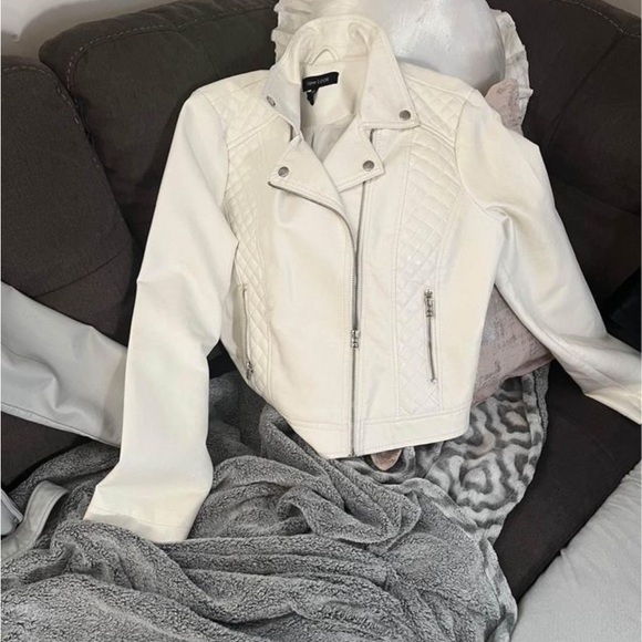 Jackets - Picture 3 of 4